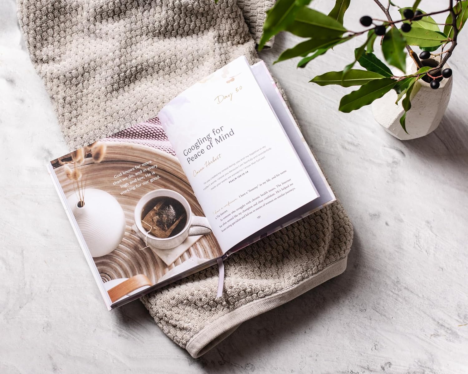 Clear Mind, Peaceful Heart: 50 Devotions for Sleeping Well in a World Full of Worry, Hardcover
