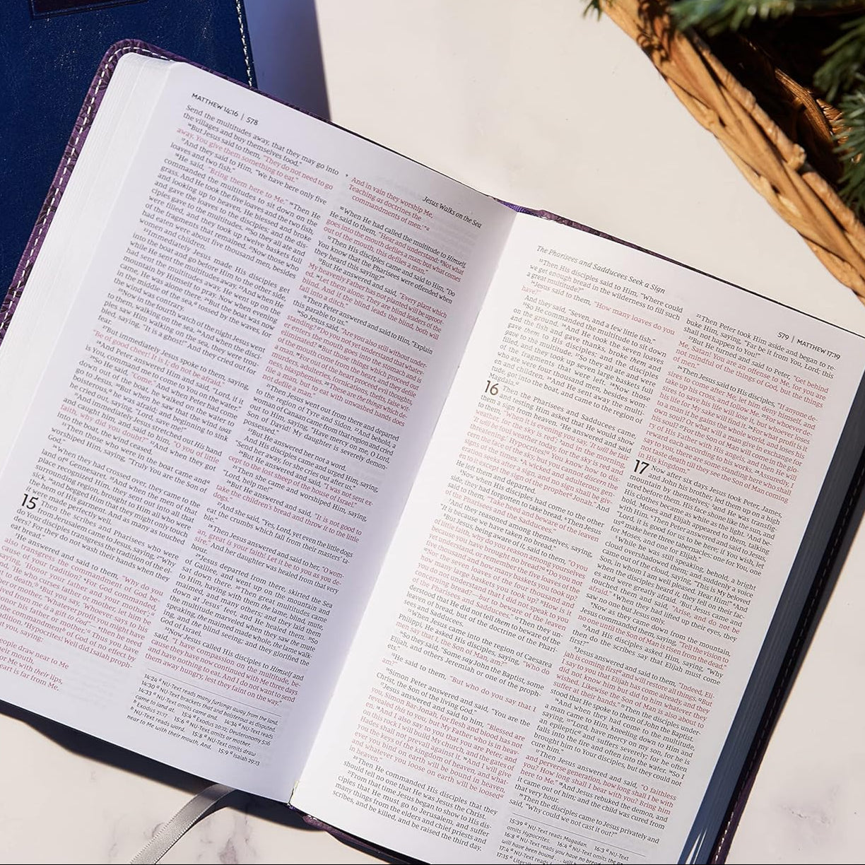 NKJV Deluxe Gift Bible, Leathersoft, Burgundy